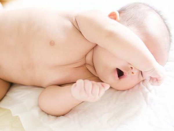 7 cách hay cho mẹ để chữa trẻ sơ sinh vặn mình